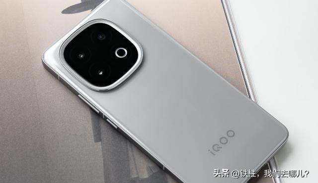 2024-2025年捡漏攻略：这10款手机把万元配置打到骨折价(图2)
