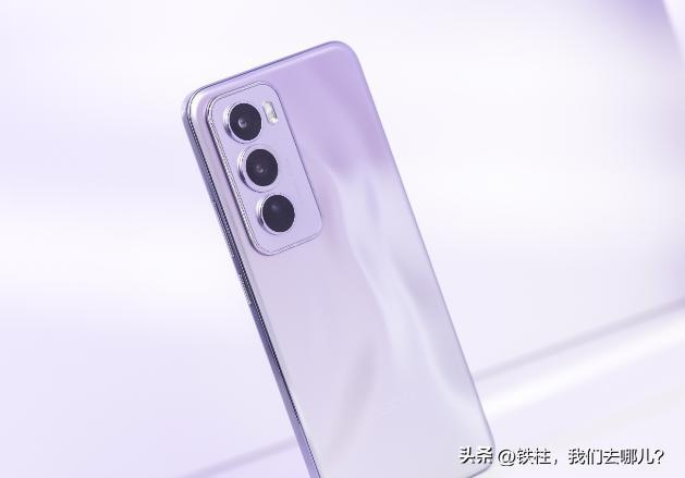 2024-2025年捡漏攻略：这10款手机把万元配置打到骨折价(图8)