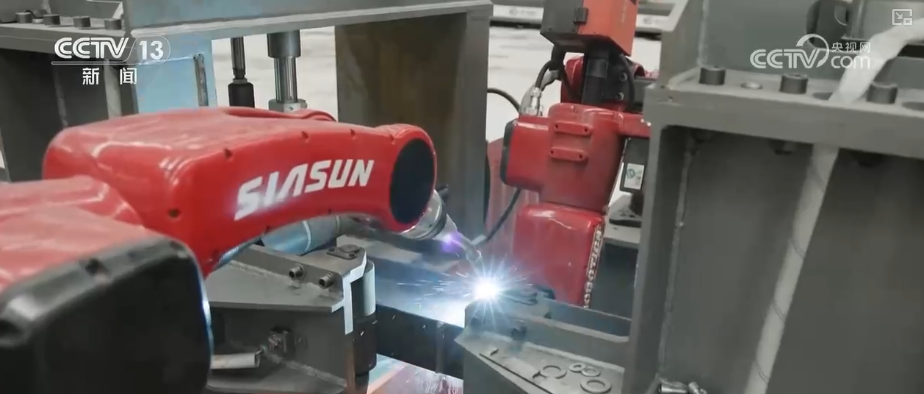 “AI+”丰富多元“更新”现象遍布千行百业中国AI“加速跑”迈入应用爆发期(图24)